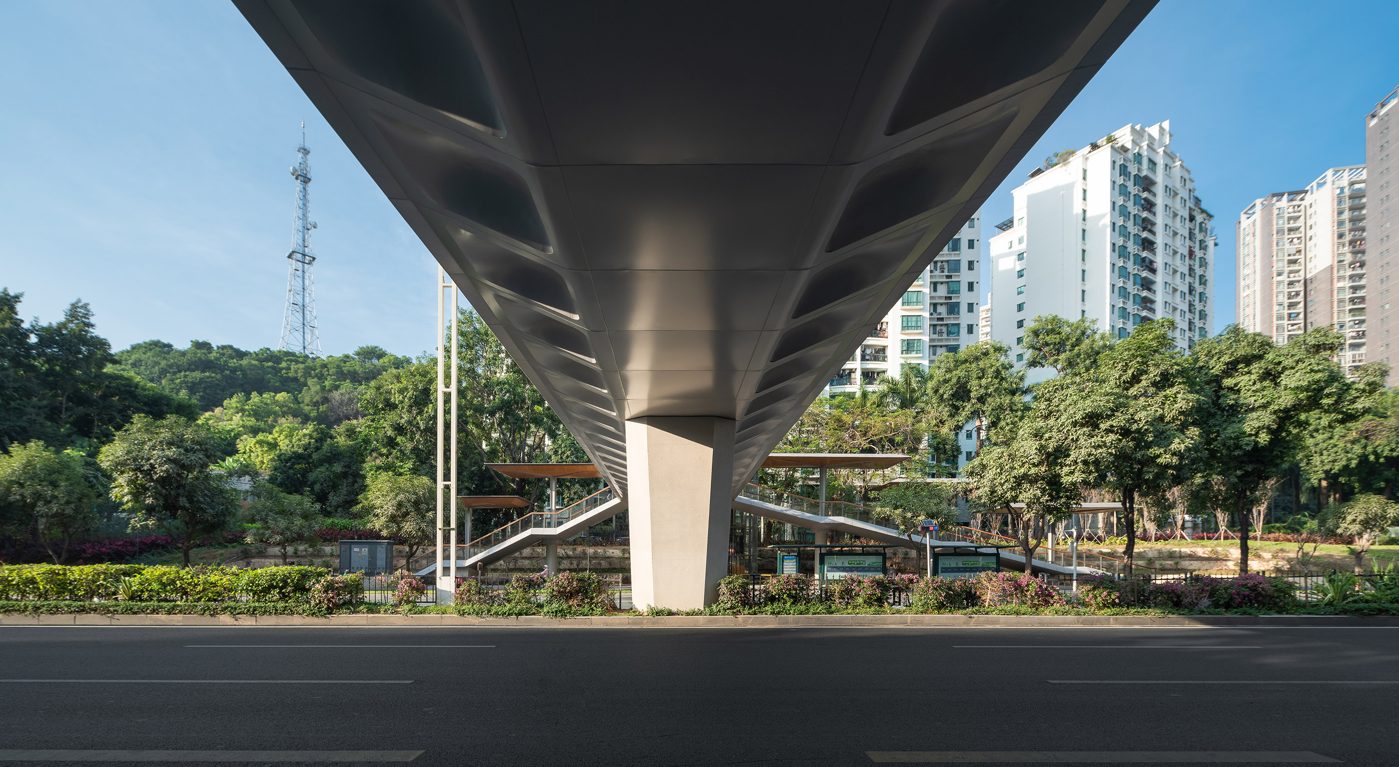 桥梁下under the pedestrian brige.JPG